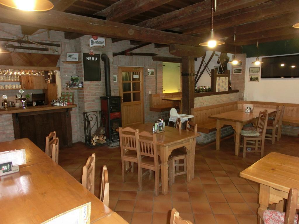 Penzion Kaminek โรกีนีซ นัด ยีเซอโร ภายนอก รูปภาพ