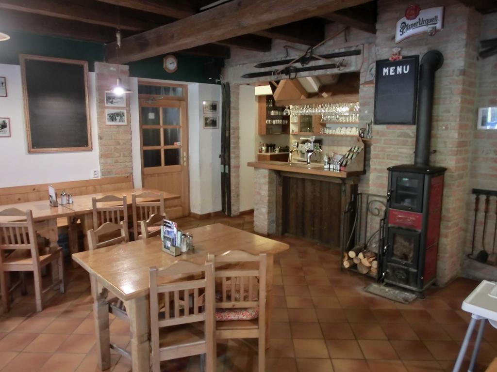 Penzion Kaminek โรกีนีซ นัด ยีเซอโร ภายนอก รูปภาพ